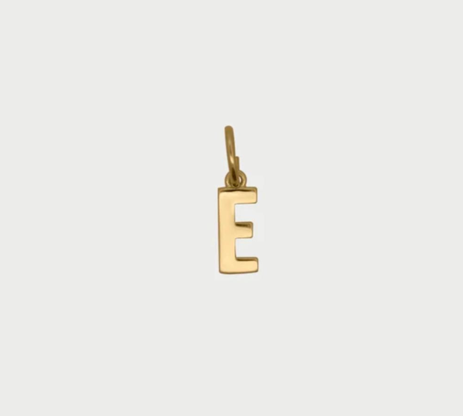 charm lettera e