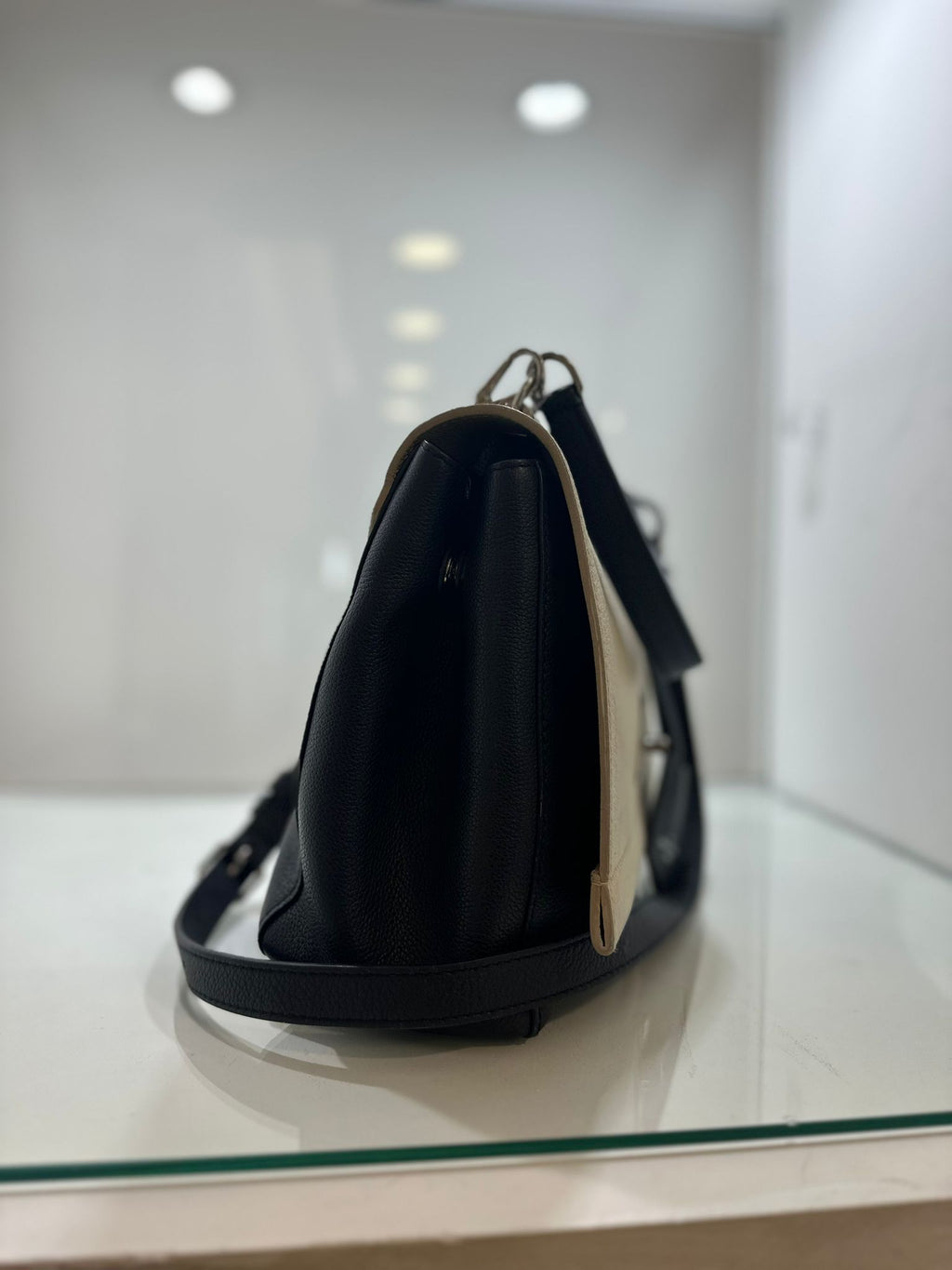 LOUIS VUITTON LOCKME II